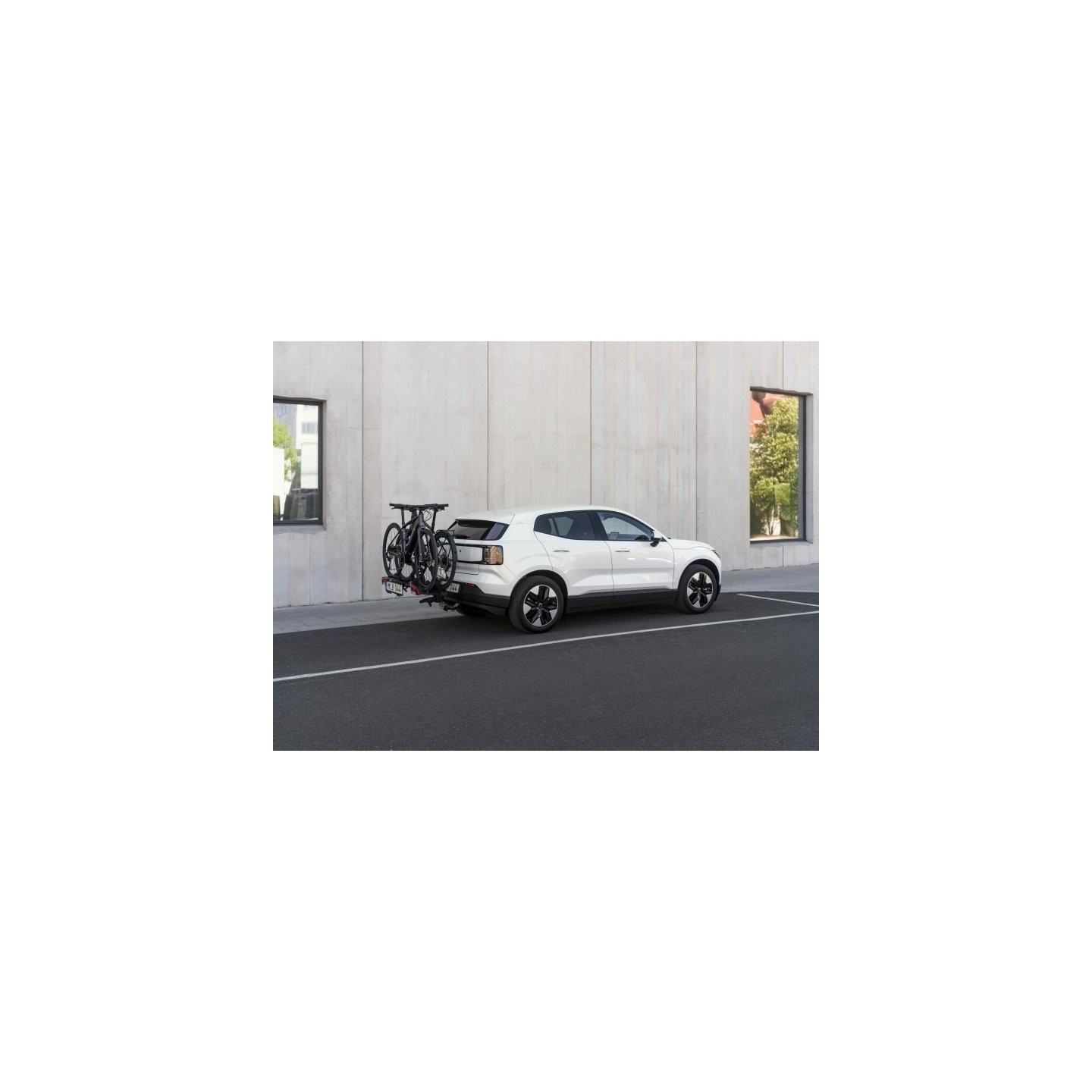 Porte-Vélos Attelage Thule Outpace 2 Vélos : Compact, Pliable, Installation Rapide, Accès Coffre Et Sécurité Optimale.