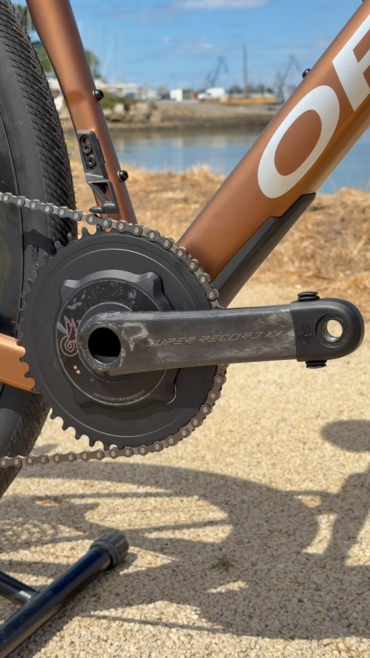 Un Orbea Terra Race qui ne demande qu’à prendre le large.

Équipé en Campagnolo