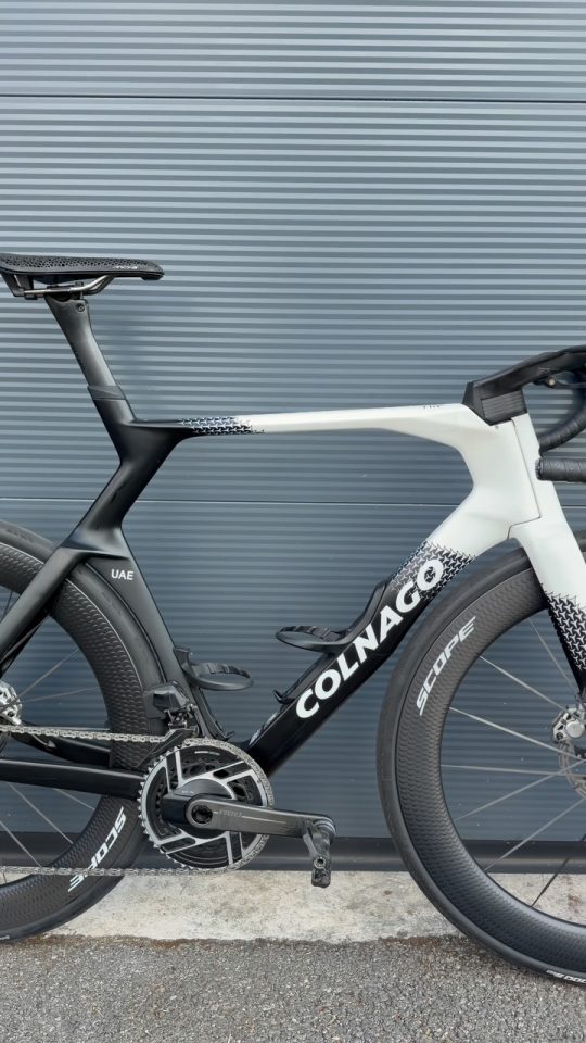 On commence à se demander si c’est Pogačar qui fait gagner le Colnago… ou