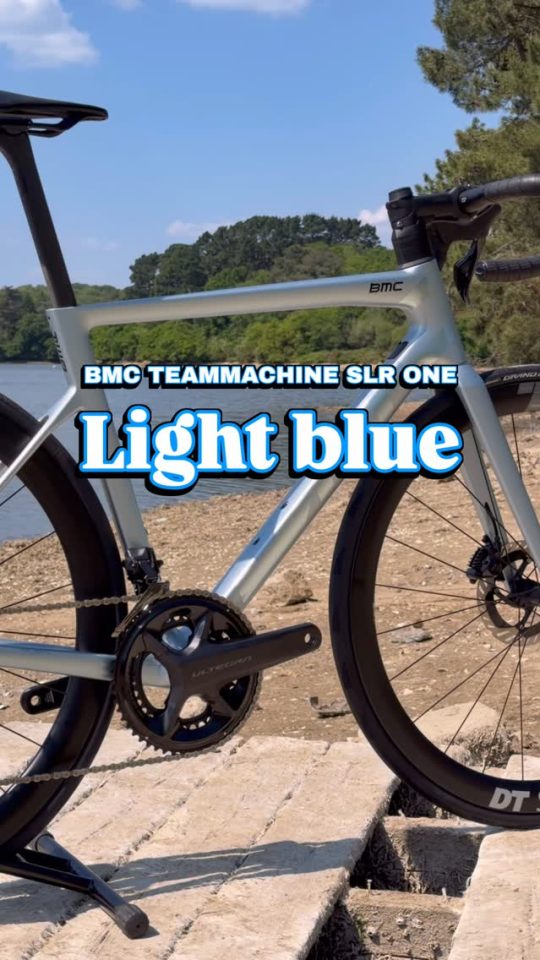 Light Blue Chrome. 
Une couleur qui capte chaque rayon, chaque regard. ✨

Le BMC